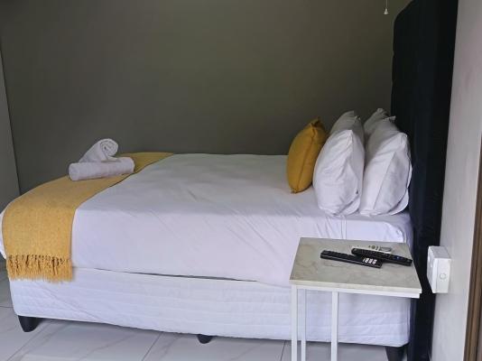 12 Dolfyn Nqabanqaba - 285940