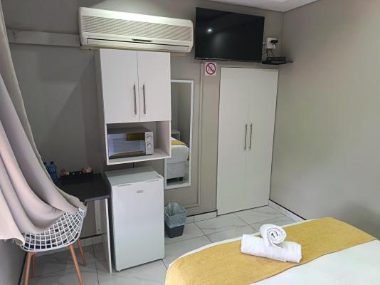 12 Dolfyn Nqabanqaba - 285945