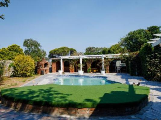 The Valley Escape - Swimming pool