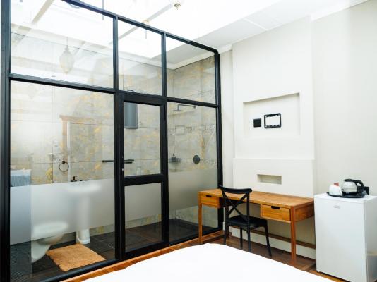 Room image 4