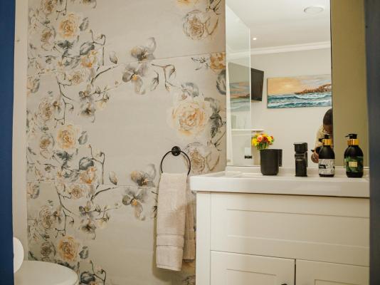 Room image 4