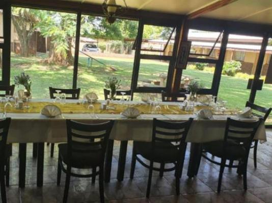 Muloro Hotel - Dining area