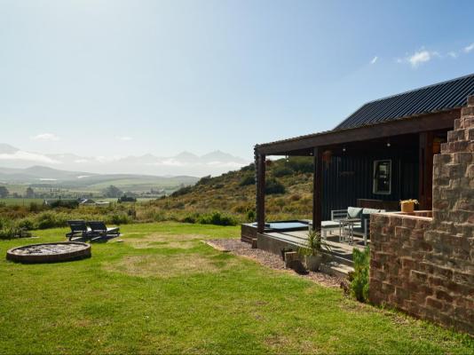 Smitten Guest Cottages - 286375
