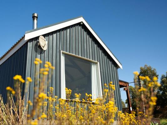 Smitten Guest Cottages - 286381