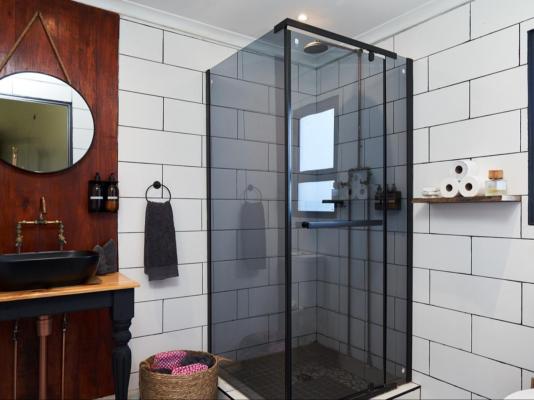 Smitten Guest Cottages - 286405