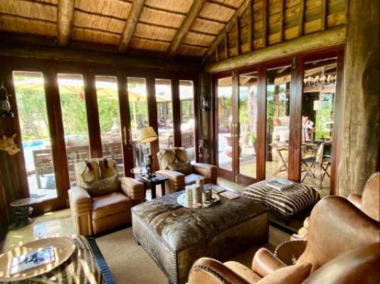 Fevertree Lodge - Communal lounge/ TV room