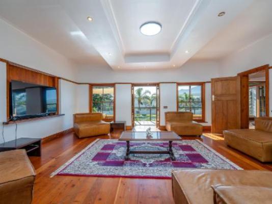 Kana Guest Farm - Communal lounge/ TV room