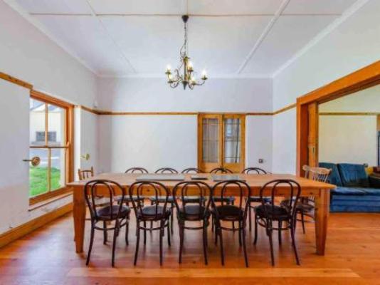 Kana Guest Farm - Dining area