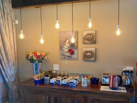 2 Owls Guesthouse - Breakfast area