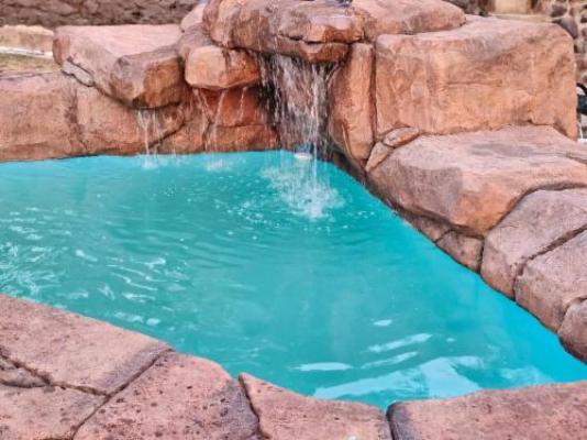 The Haven: Make our Home your Home Guesthouse - Swimming pool