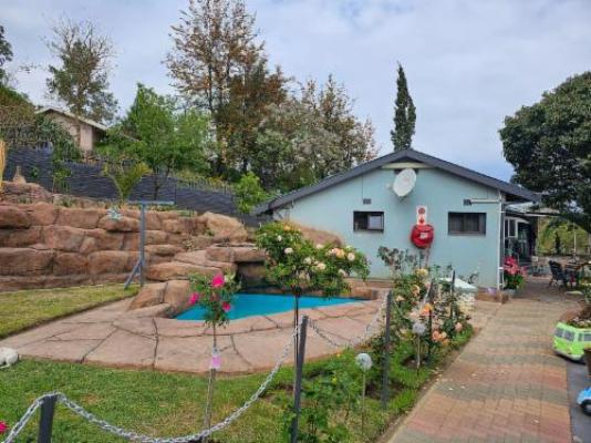 The Haven: Make our Home your Home Guesthouse - Swimming pool
