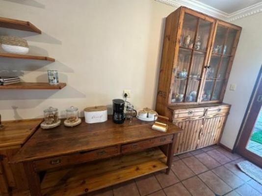 Eco Haven - Views Solar and Water - Photo of the whole room