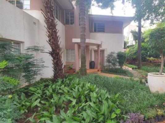LoeriesNest - Property / Building