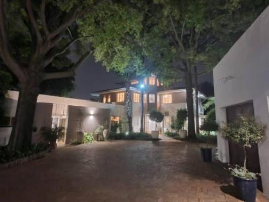 LoeriesNest - Property / Building