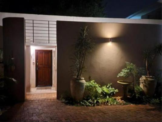 LoeriesNest - Facade or entrance