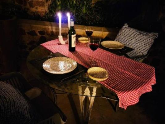 LoeriesNest - Dining area