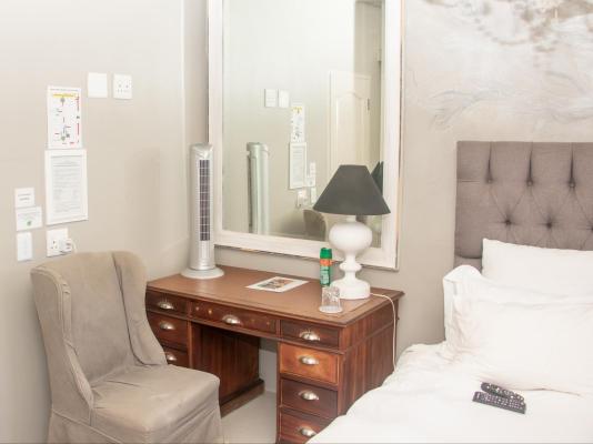 Room image 18