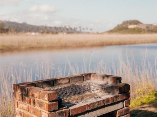 Riverside Self Catering Cabin - Braai/BBQ facilities