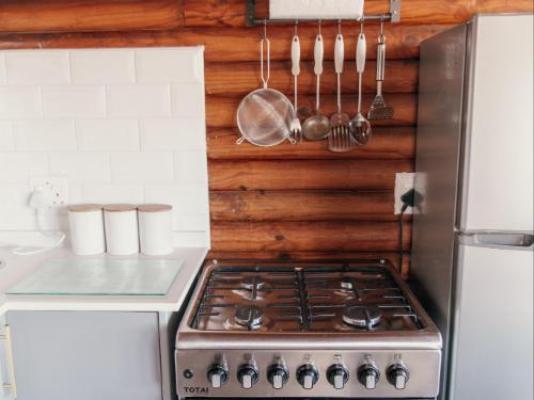 Riverside Self Catering Cabin - Dining area
