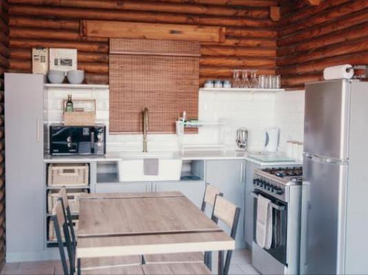 Riverside Self Catering Cabin - Breakfast area