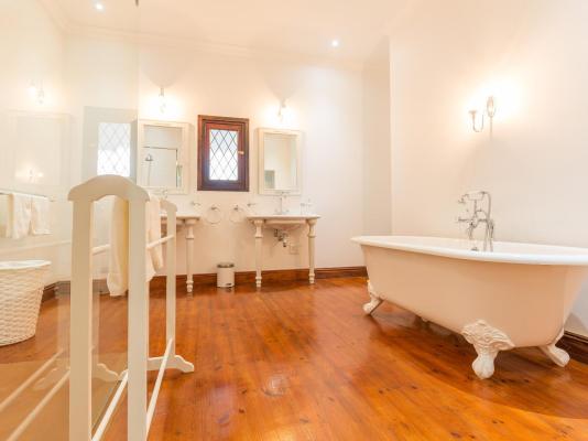 La Felicita Villas & Red Victorian Mansion - 288230