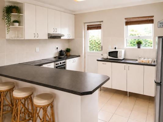Bay Breeze Guesthouse - 289080