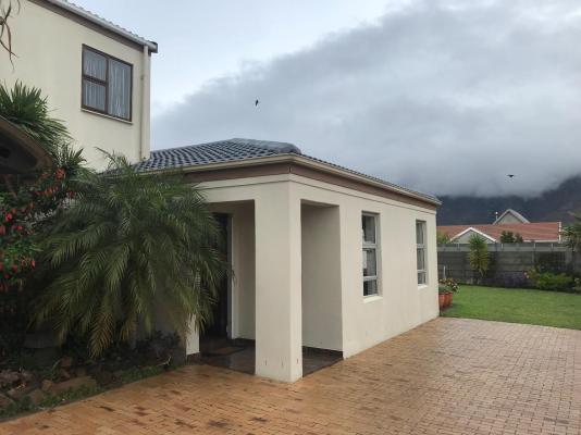 Bay Breeze Guesthouse - 289082