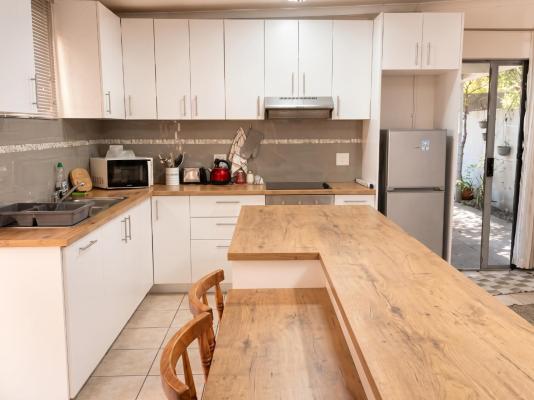 Bay Breeze Guesthouse - 289088