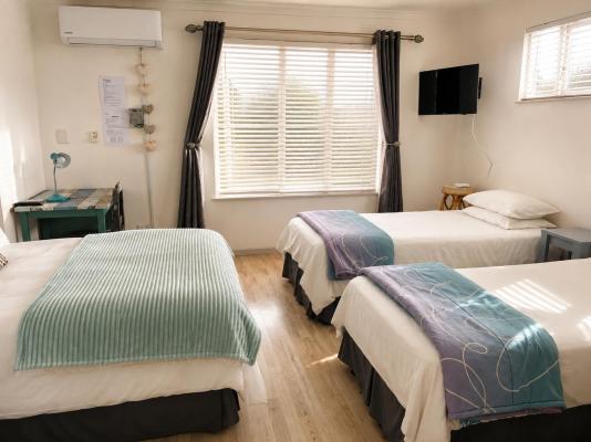 Bay Breeze Guesthouse - 289094