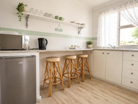 Bay Breeze Guesthouse - 289096