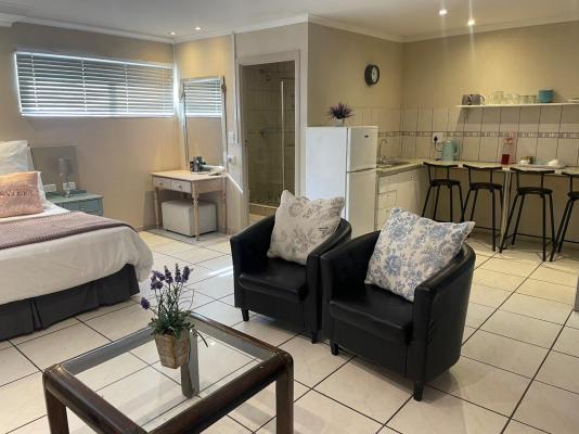 Bay Breeze Guesthouse - 289097