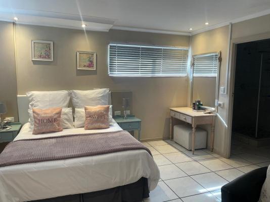 Bay Breeze Guesthouse - 289098
