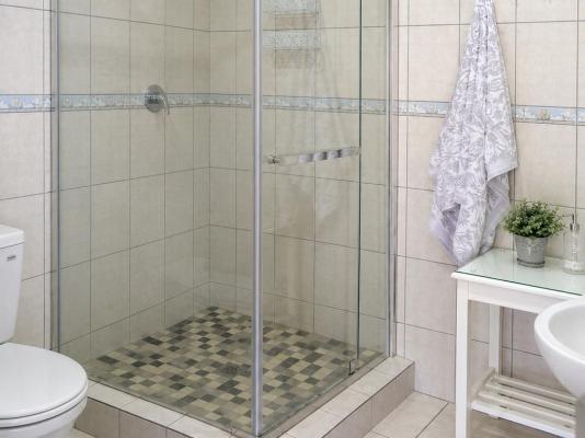 Bay Breeze Guesthouse - 289099