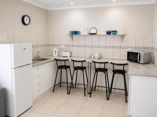 Bay Breeze Guesthouse - 289100