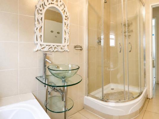 Bay Breeze Guesthouse - 289104