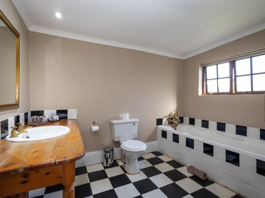 Room image 4
