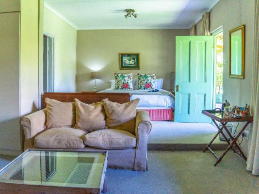 Halliwell Country Inn - 289280