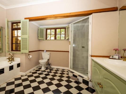 Room image 3