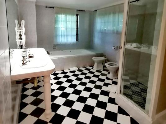 Halliwell Country Inn - 289298
