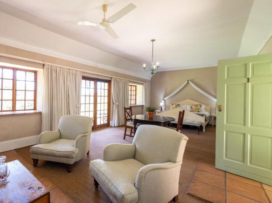 Halliwell Country Inn - 289302