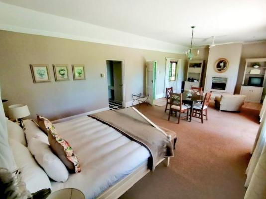 Halliwell Country Inn - 289304