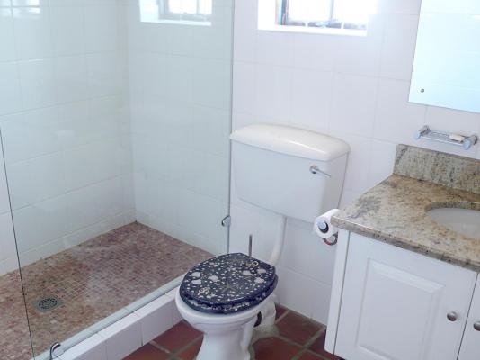 Room image 4