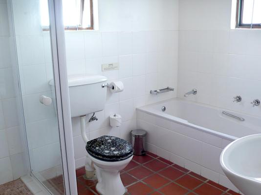 Room image 4