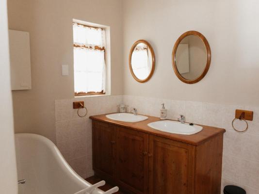 Room image 6