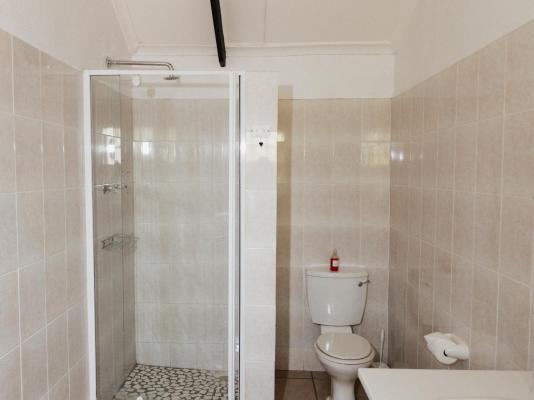 Room image 4