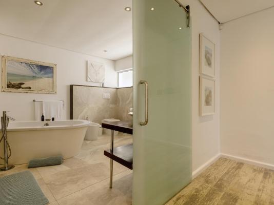 Amanzi Island Boutique Hotel - 289900