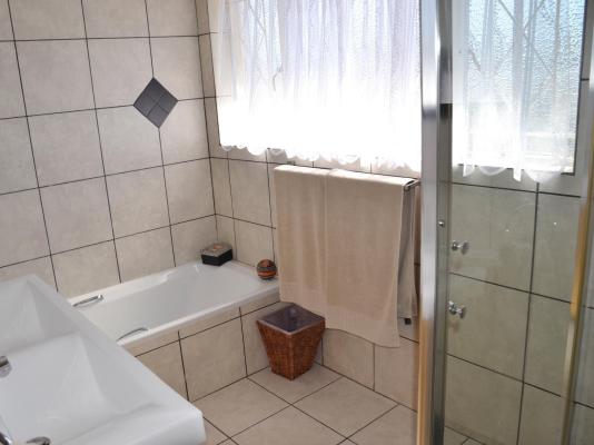 Room image 4