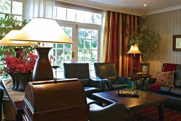 Cedarwood Lounge
