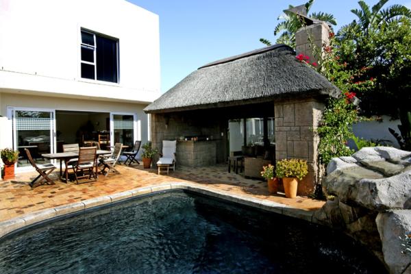 Pool, terrace & lapa