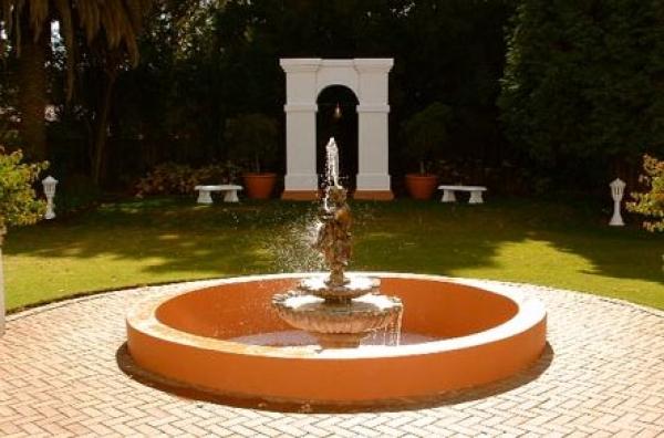 Le Chateau Guest House and Conference Centre